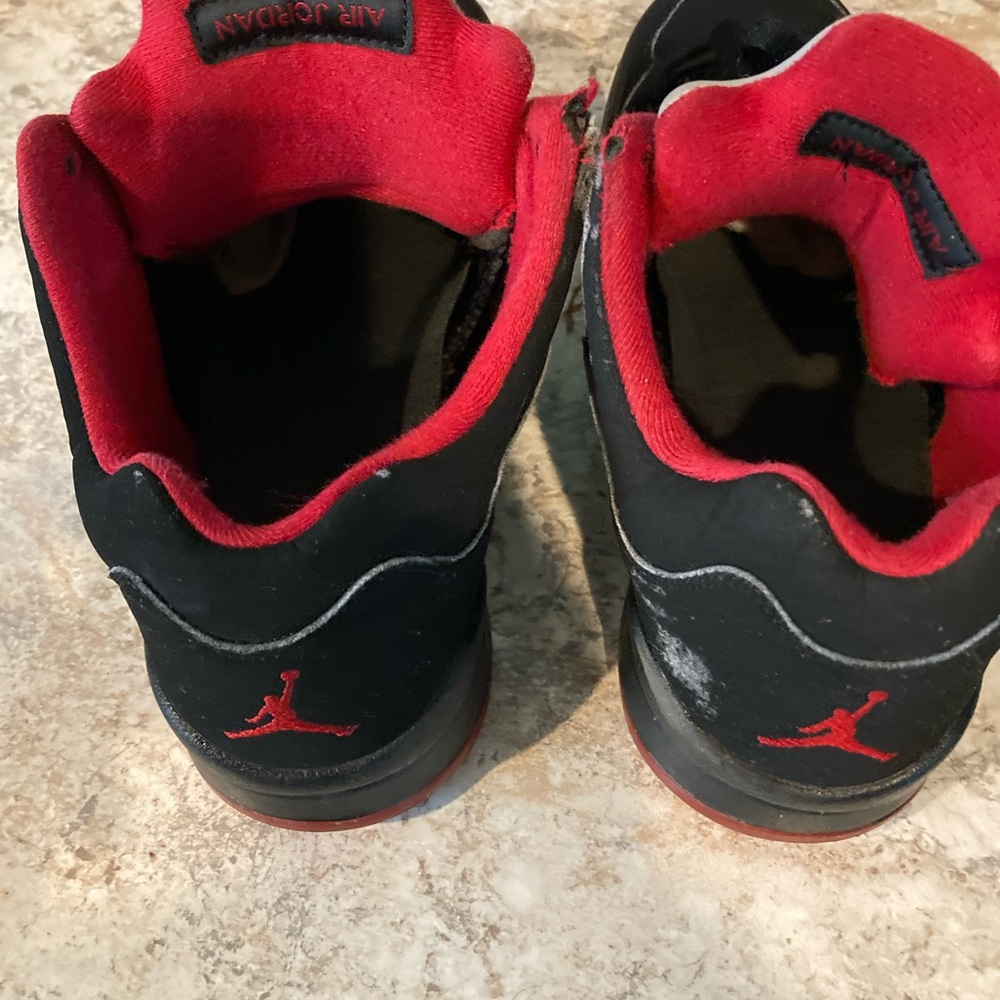 RED AND BLACK NIKES SUEDE